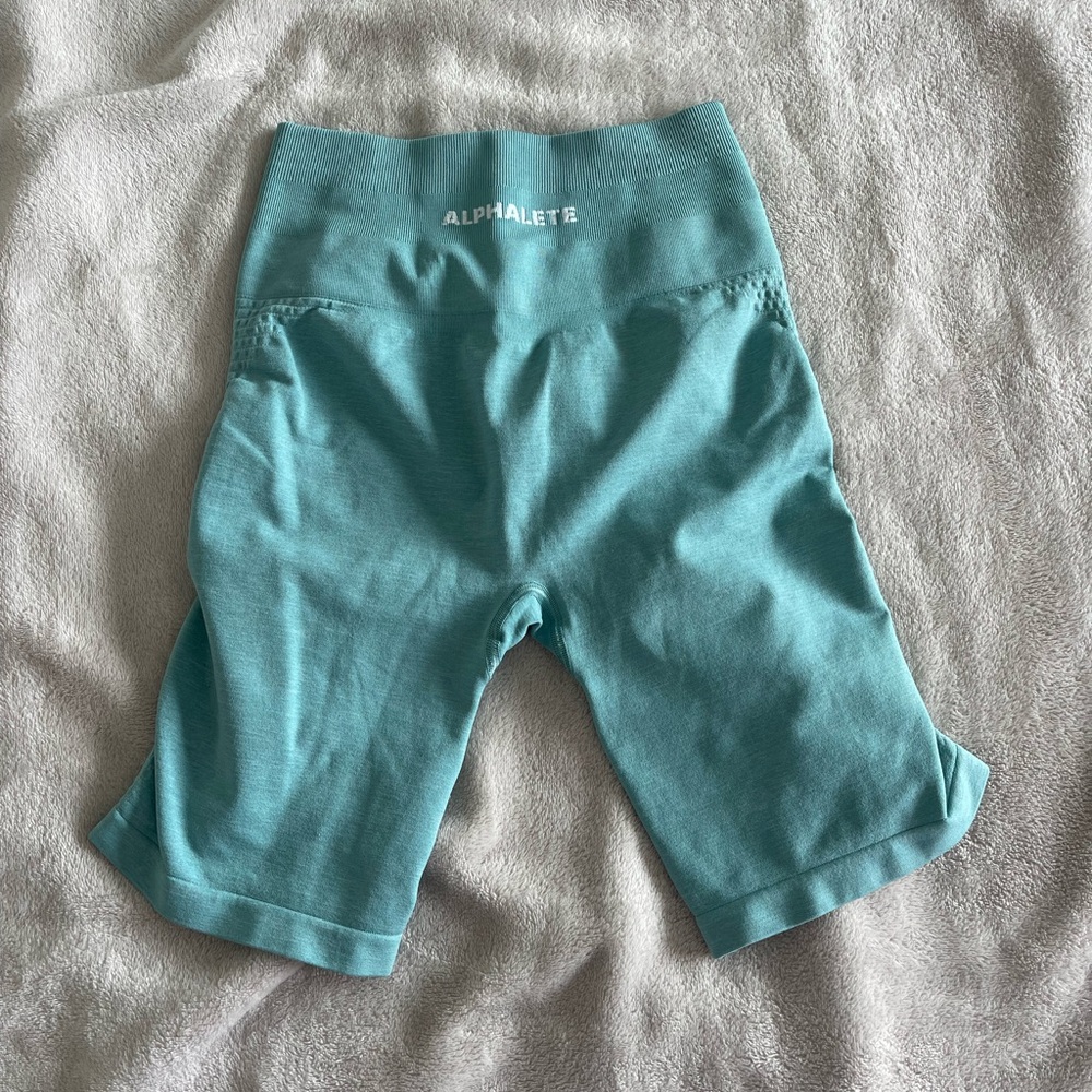 Alphalete Halo Seamless Bike Shorts Size Small in Light Blue 8” Inseam